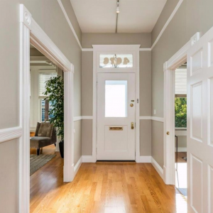 3-BEDROOM DOWNTOWN DAB PAD Hallway