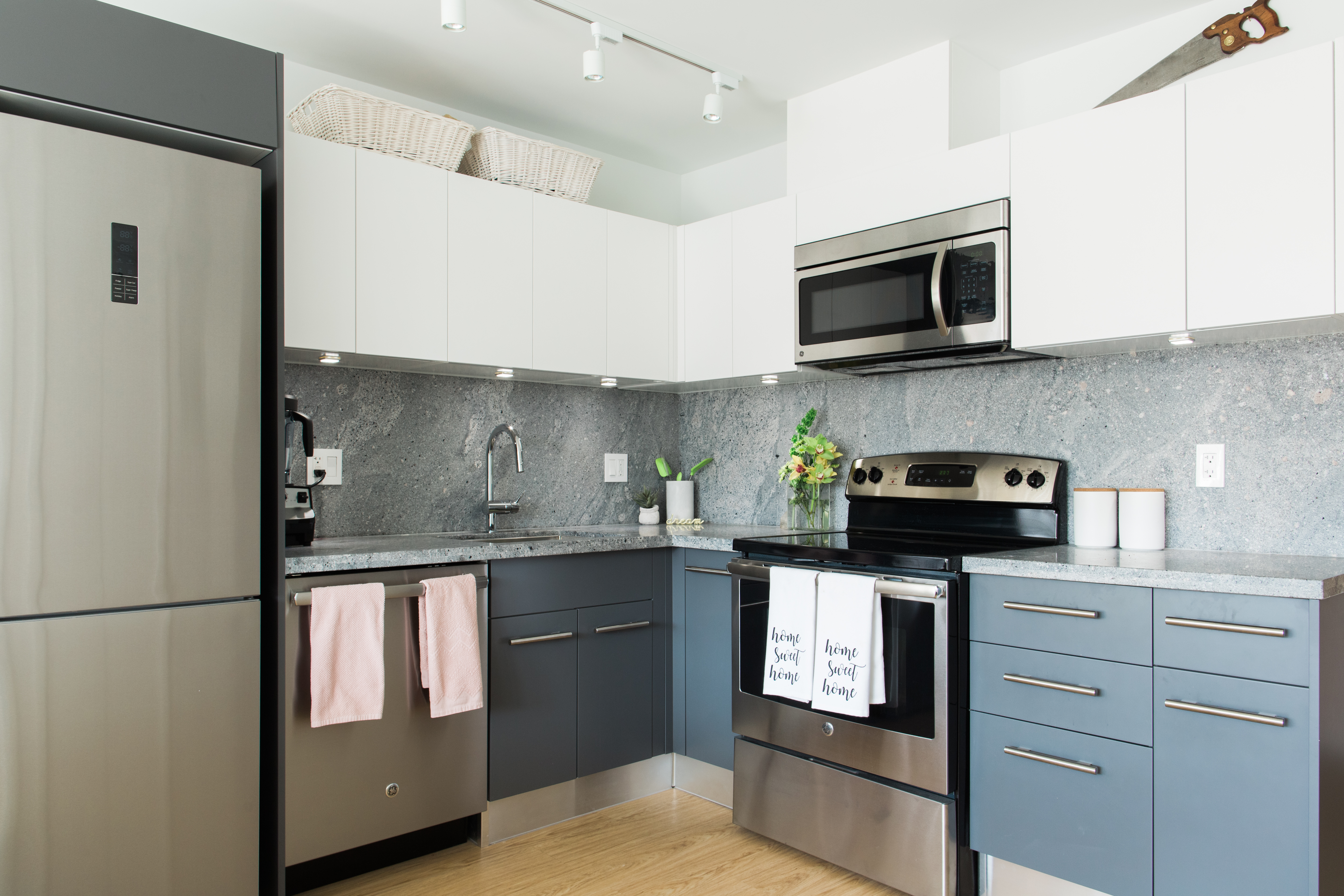 Stiletto Stoner Alert! Cultural Heart of Downtown Vancouver – Parking!