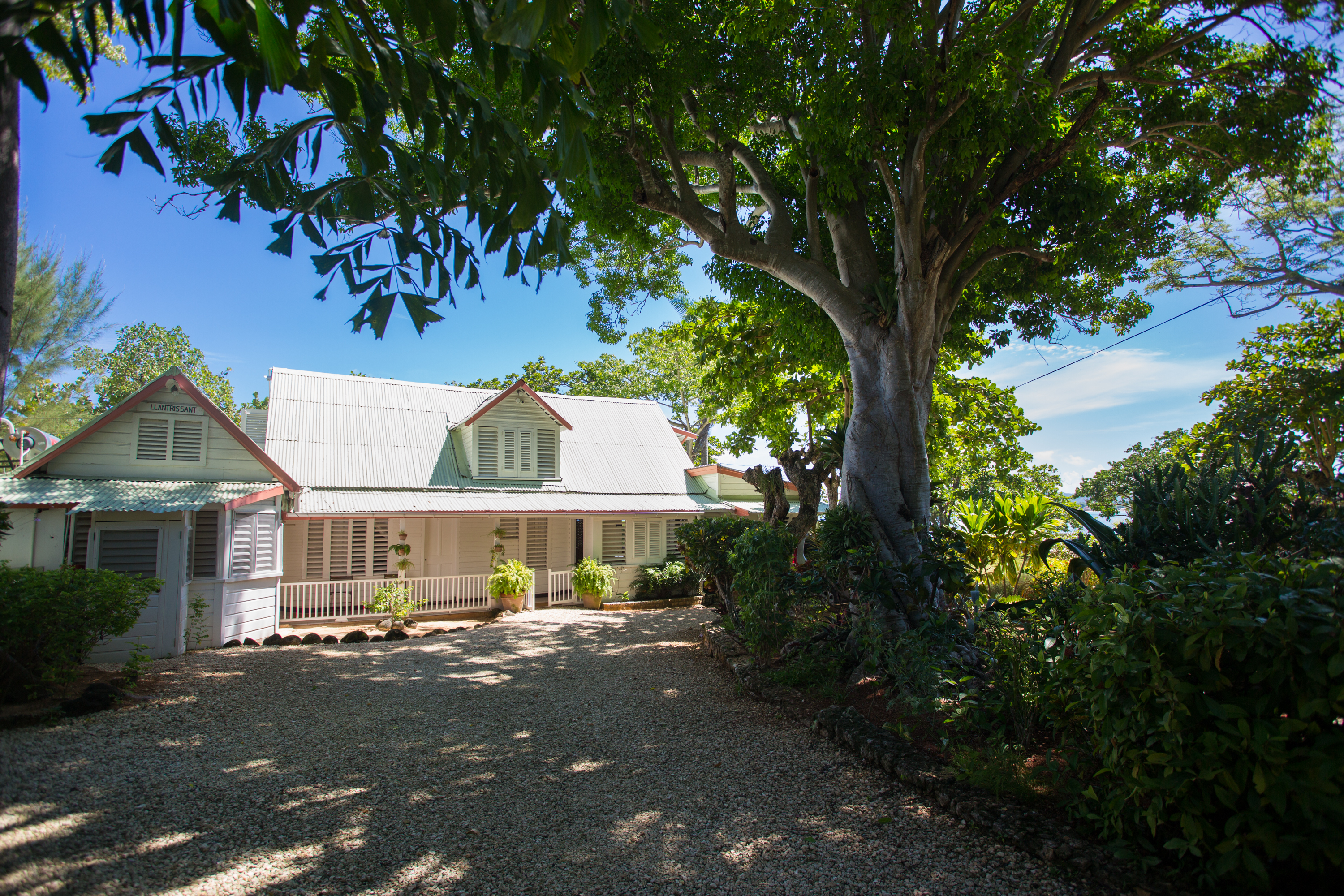 Llantrissant Beachcliff Villa