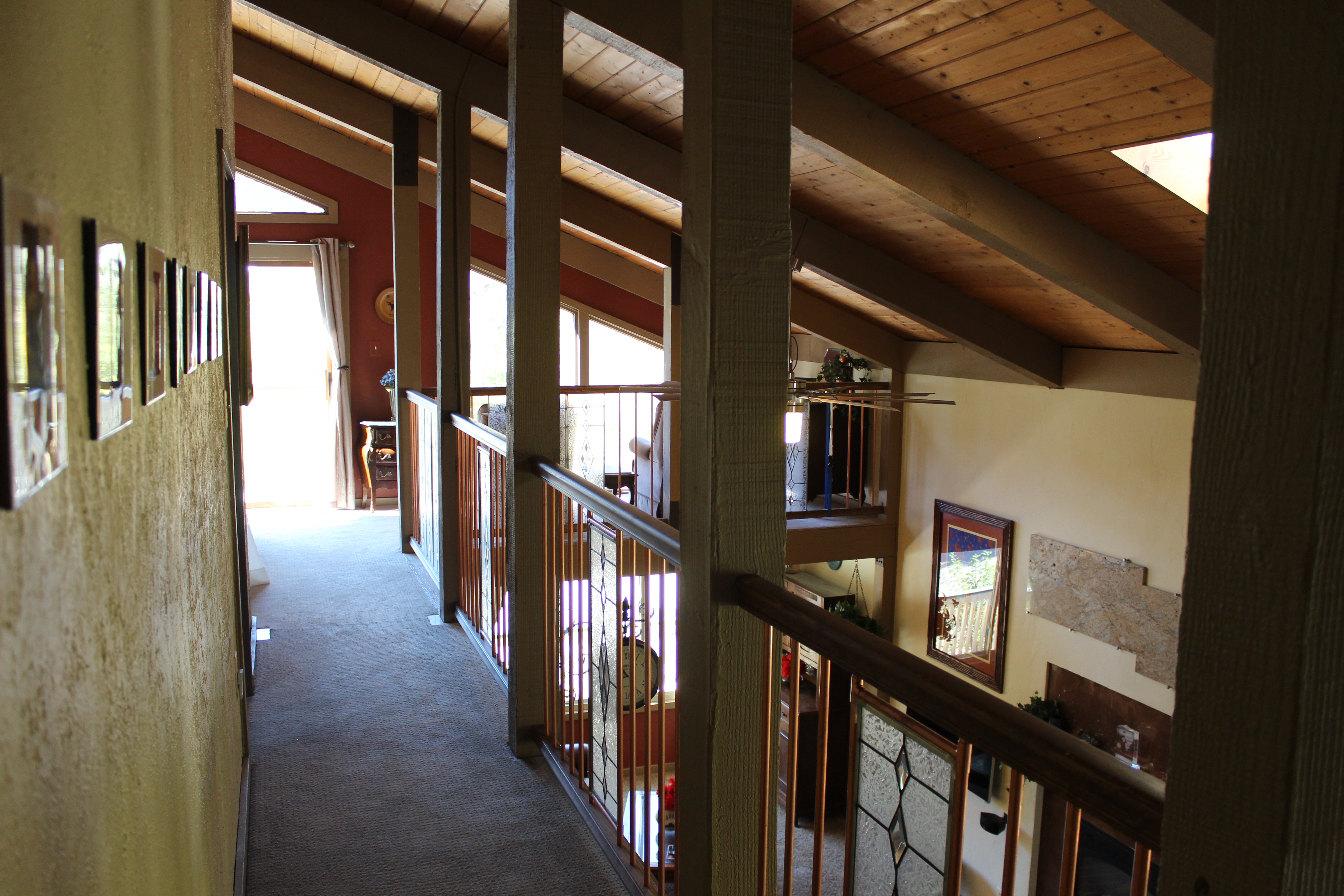 Beautiful Creekside Chalet with Awesome Mountain VIEWS