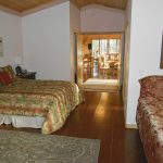 2 Queen BR Treetop Suite in Homestead Lodge / Cabin
