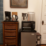 2-Bedroom suite w private bath: 1908 bungalow: Trendy foodie area: COVID-19/Health Aware: Gratis doobie & bottle of wine!