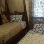 2-Bedroom suite w private bath: 1908 bungalow: Trendy foodie area: COVID-19/Health Aware: Gratis doobie & bottle of wine!