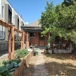 2-Bedroom suite w private bath: 1908 bungalow: Trendy foodie area: COVID-19/Health Aware: Gratis doobie & bottle of wine!